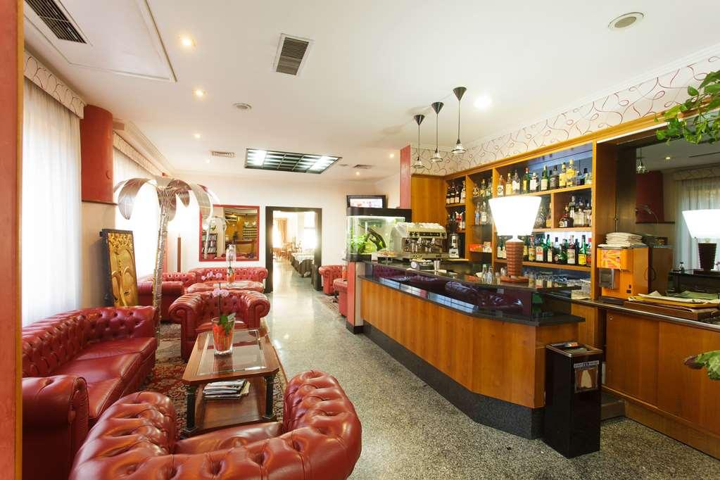 Astor Hotel Vintage 프로시노네 레스토랑 사진