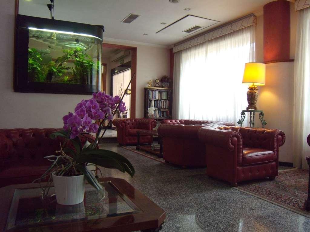 Astor Hotel Vintage 프로시노네 레스토랑 사진